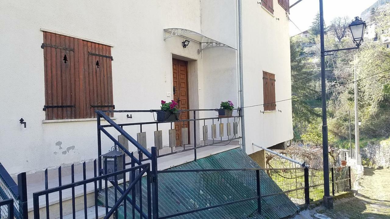 Вилла Casa Vacanze Da Oscar Триора Экстерьер фото